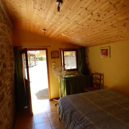 Holiday home Les Et D'hotes Du Mas De Bouzou *